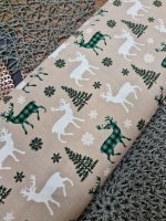 Weihnachts-Baumwolle, Hemmers Itex, Hirsch, Tannenäume, creme/grün/kariert auf schlamm